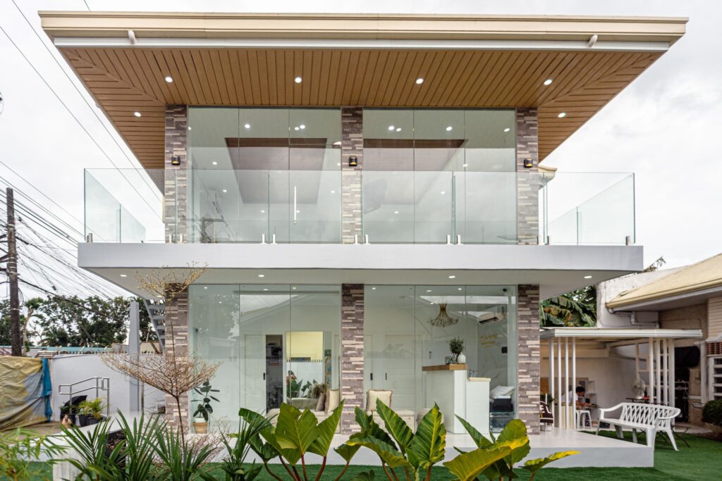 Image of the exterior of Piu o meno clinic or plus minus clinic
